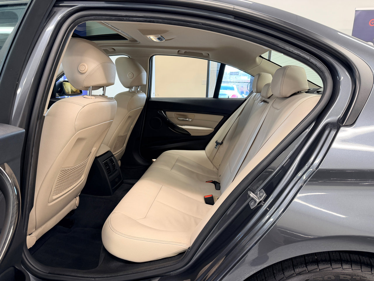 Used 2016 BMW 320i Sedan image 21