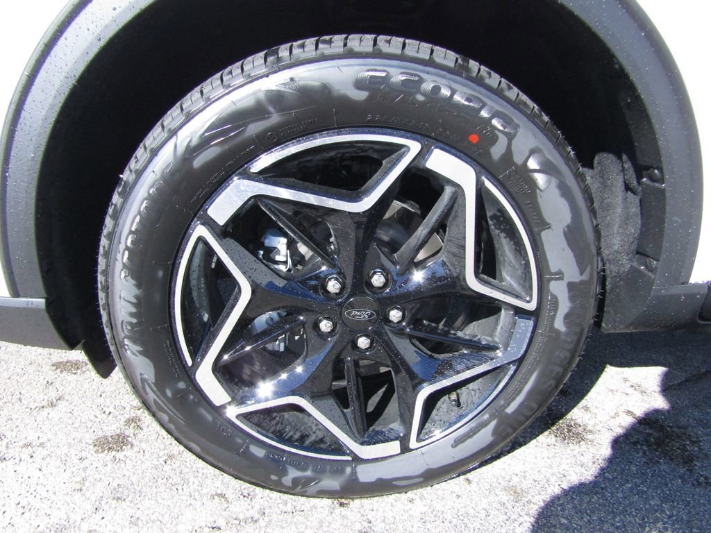 New 2026 Ford Escape Platinum image 9