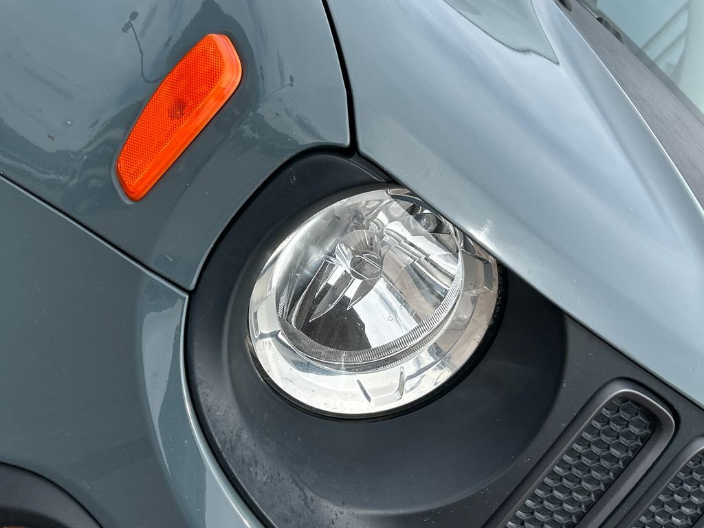 Used 2015 Jeep Renegade Trailhawk w/ Premium Leather Group image 23