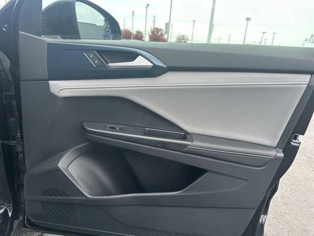 Used 2024 Volkswagen Taos SE image 16