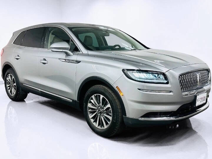 Used 2023 Lincoln Nautilus Reserve FWD image 2