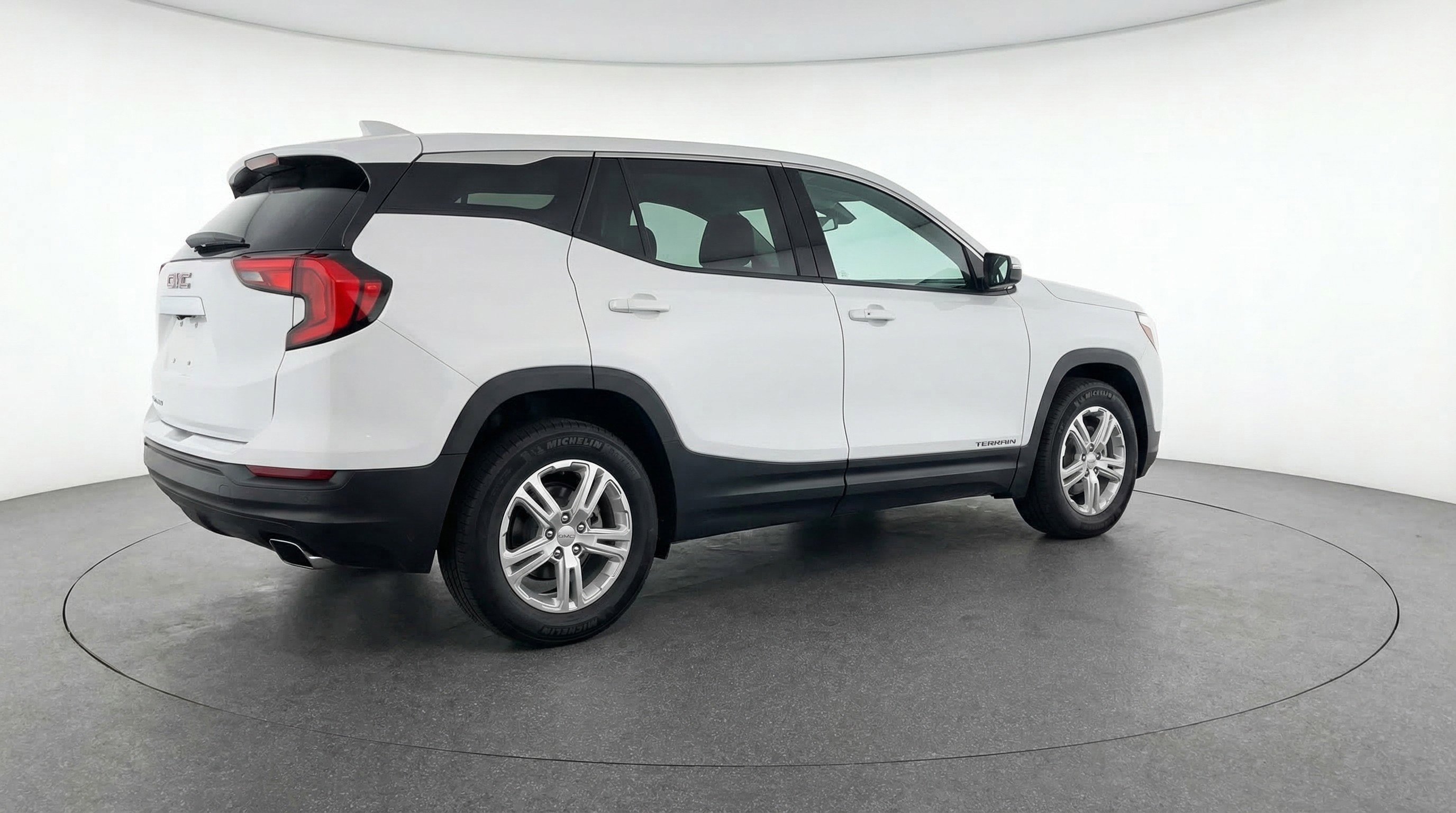 Used 2024 GMC Terrain SLE image 9