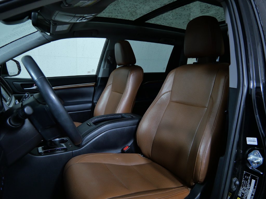 Used 2019 Toyota Highlander Limited Platinum AWD/4WD image 10