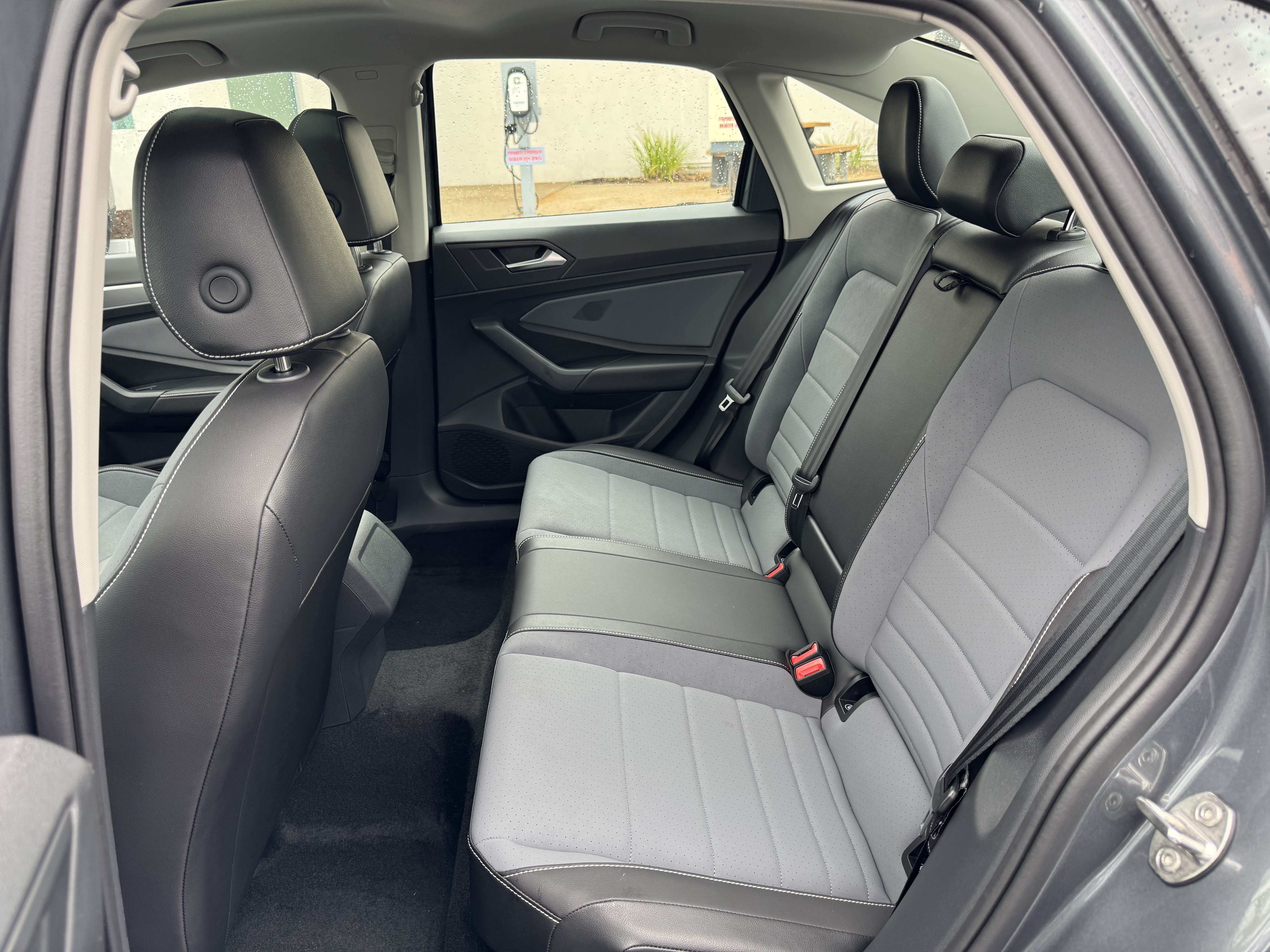 Used 2026 Volkswagen Jetta SE FWD image 32