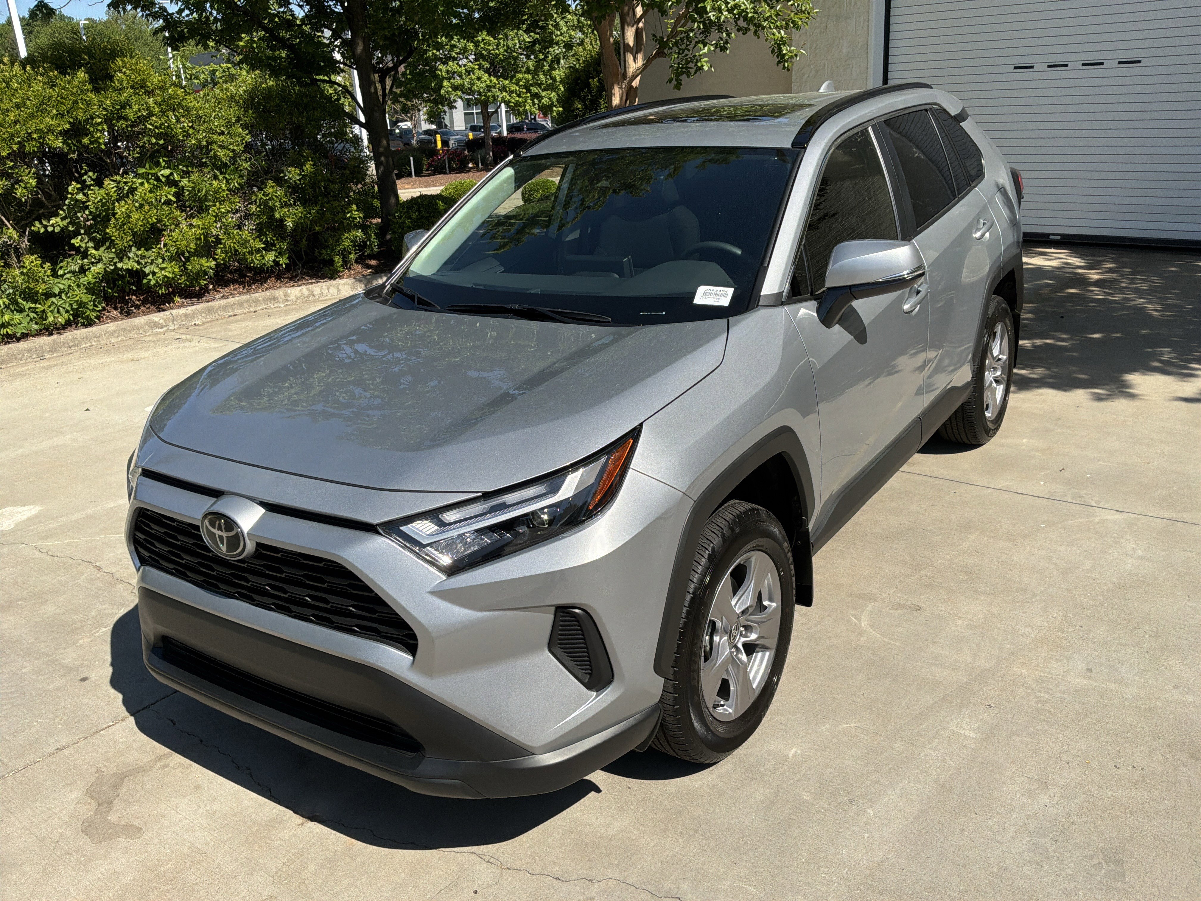Used 2025 Toyota RAV4 XLE w/ Convenience Package FWD image 5