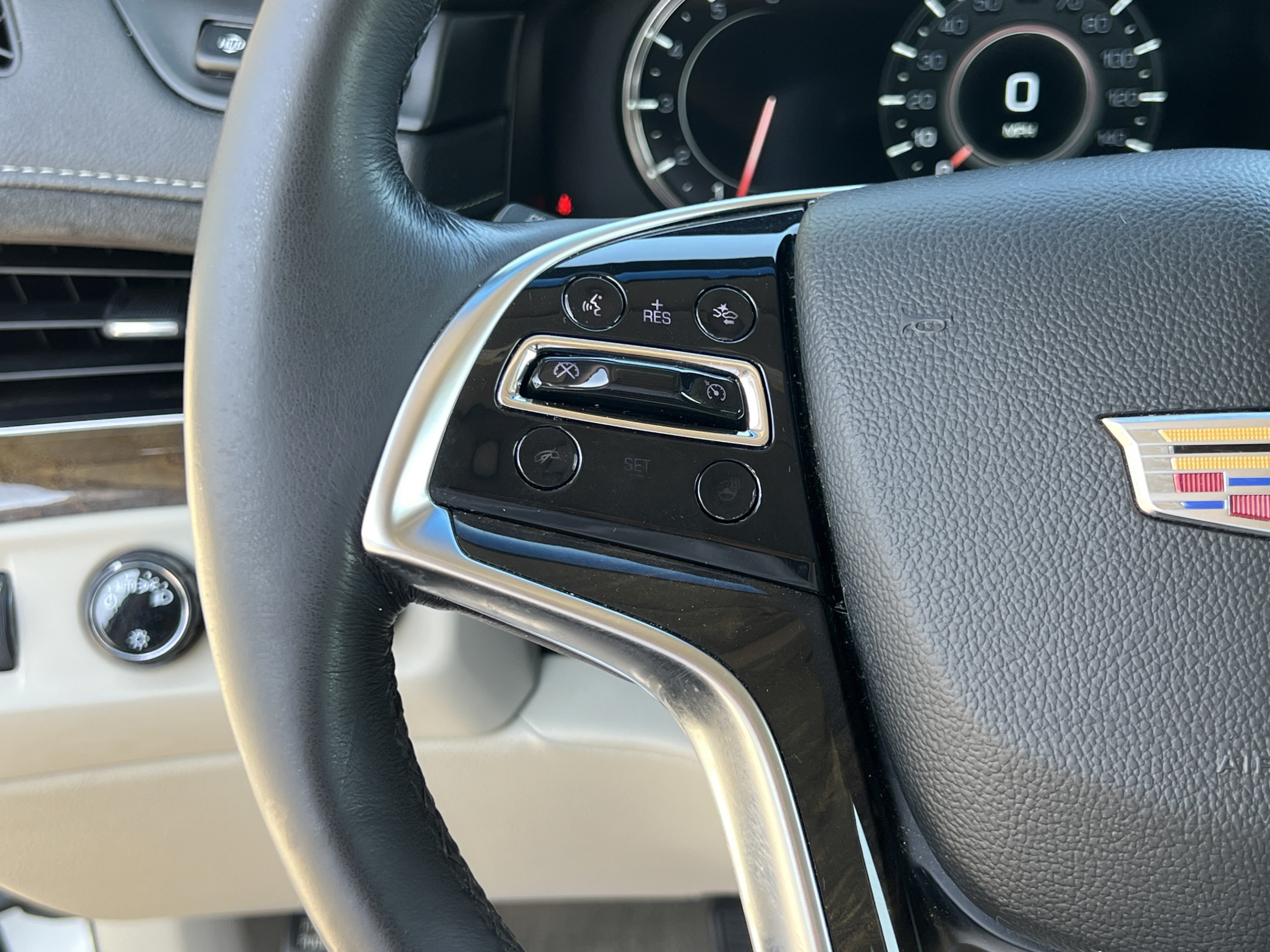Used 2019 Cadillac Escalade ESV Luxury AWD/4WD image 13