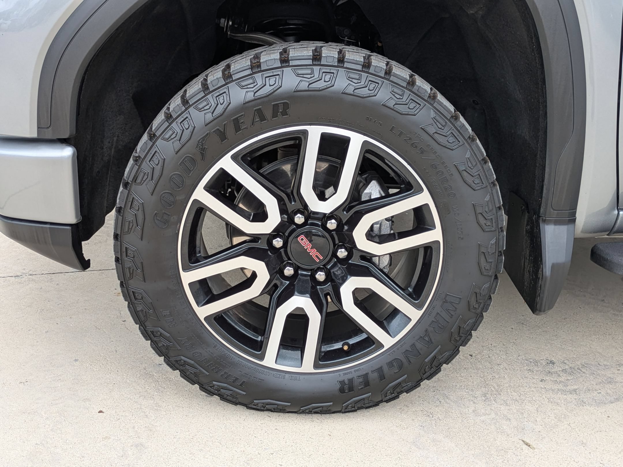Certified 2024 GMC Sierra 1500 AT4 w/ AT4 Premium Package AWD/4WD image 31
