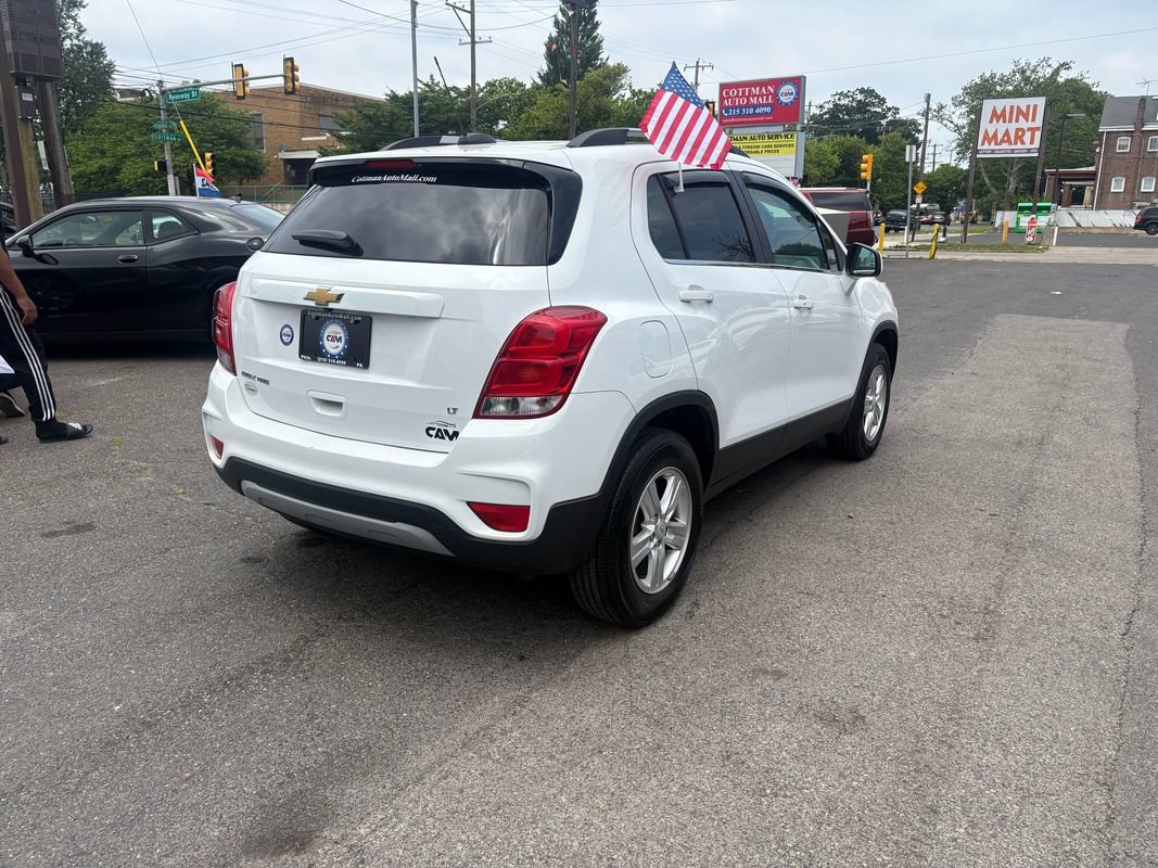 Used 2020 Chevrolet Trax LT w/ LT Convenience Package AWD/4WD image 11