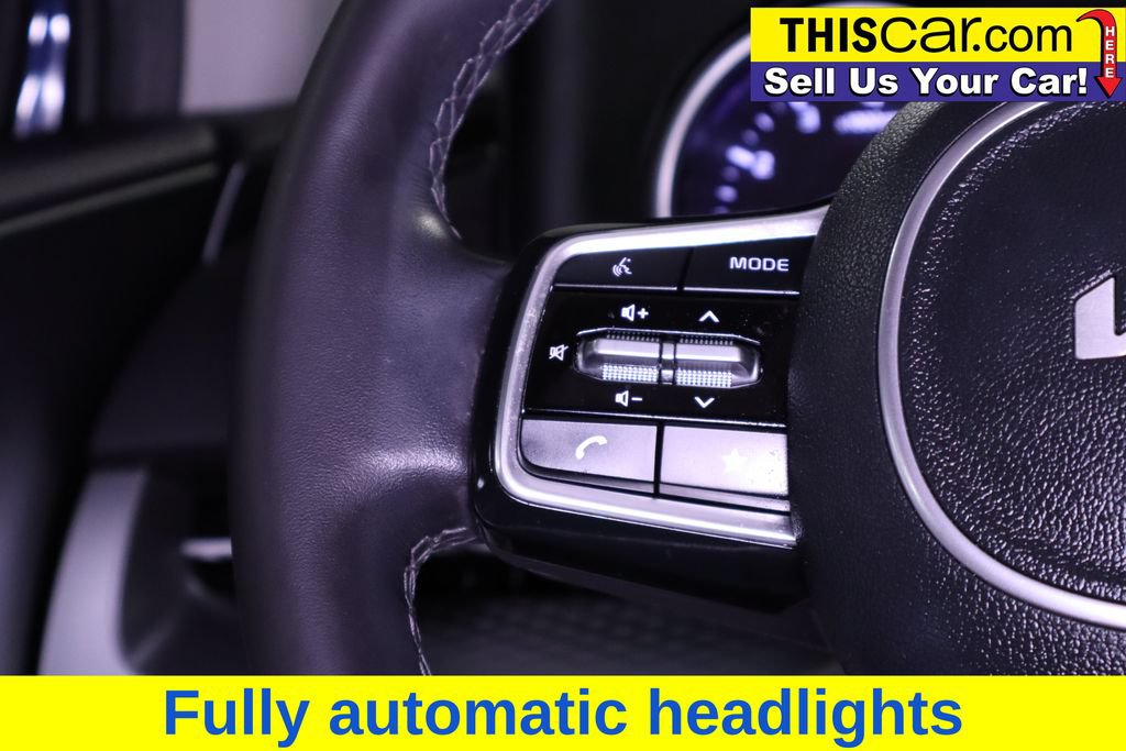Used 2024 Kia Carnival LX FWD image 16