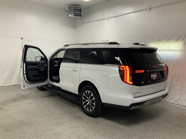 Used 2025 Ford Expedition Max Platinum AWD/4WD image 3