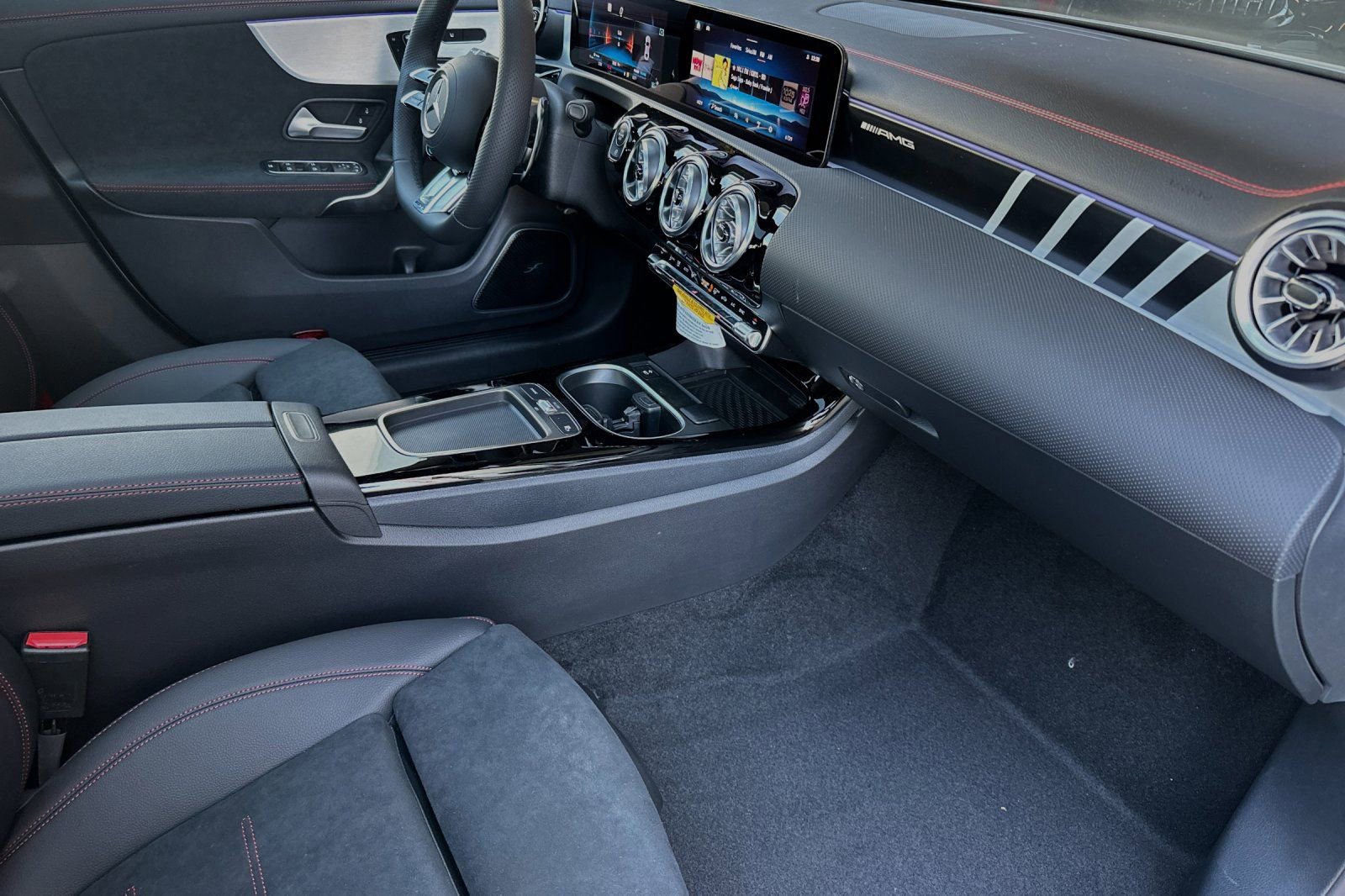 New 2025 Mercedes-Benz CLA 35 AMG 4MATIC image 18