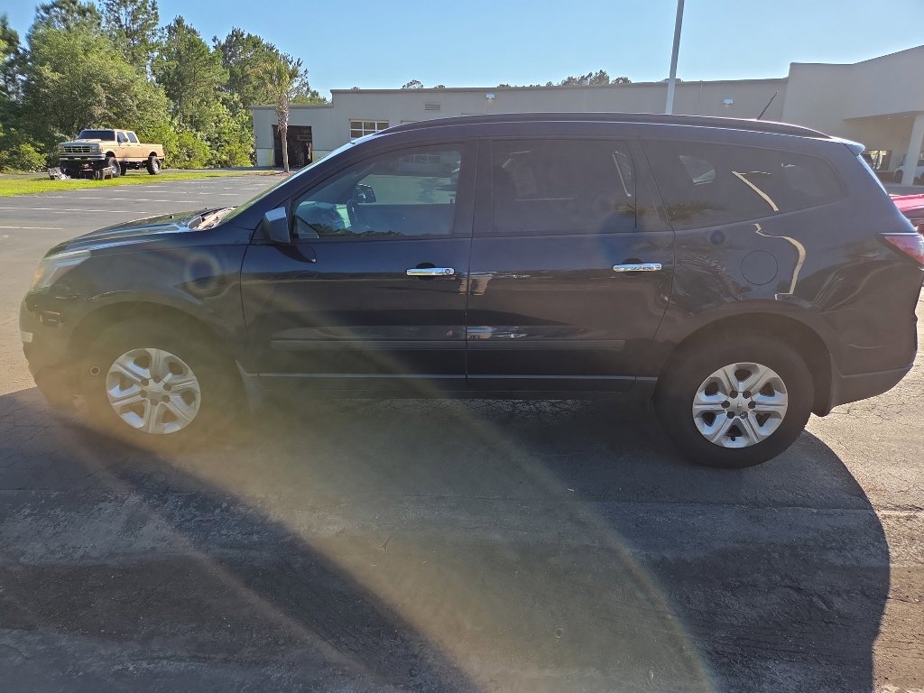 Used 2017 Chevrolet Traverse LS FWD image 3