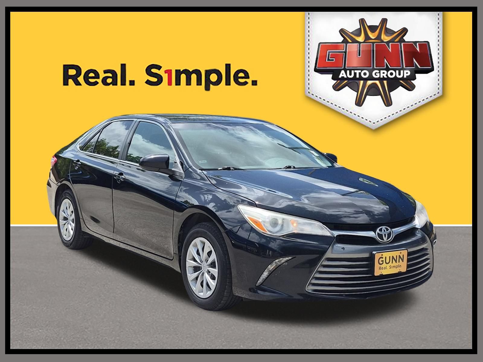 Used 2017 Toyota Camry LE FWD image 1
