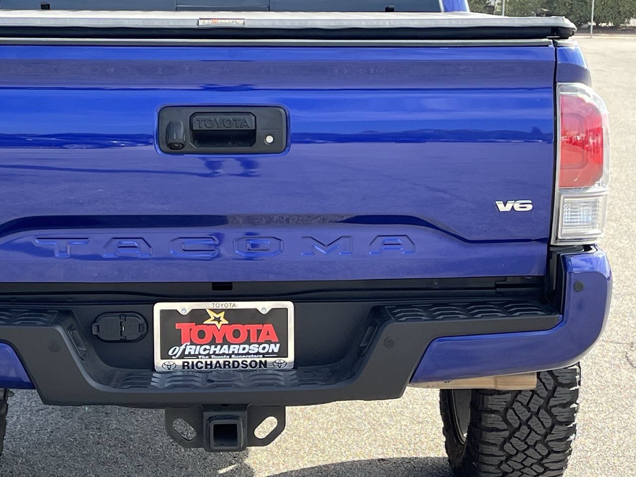 Used 2022 Toyota Tacoma TRD Sport w/ TRD Premium Sport Package AWD/4WD image 6