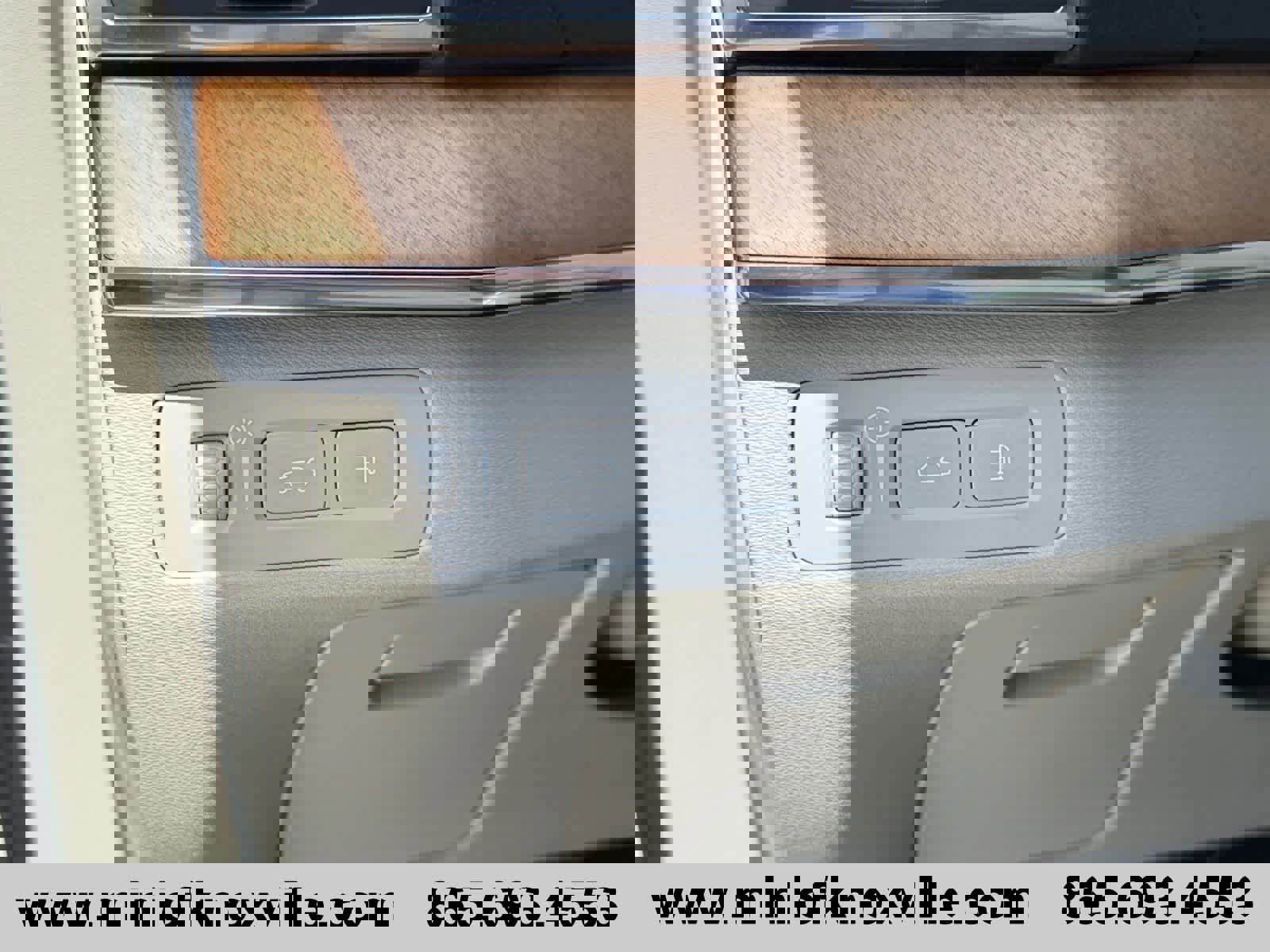 Used 2021 Volvo XC90 T8 Inscription Expression w/ Climate Package image 29