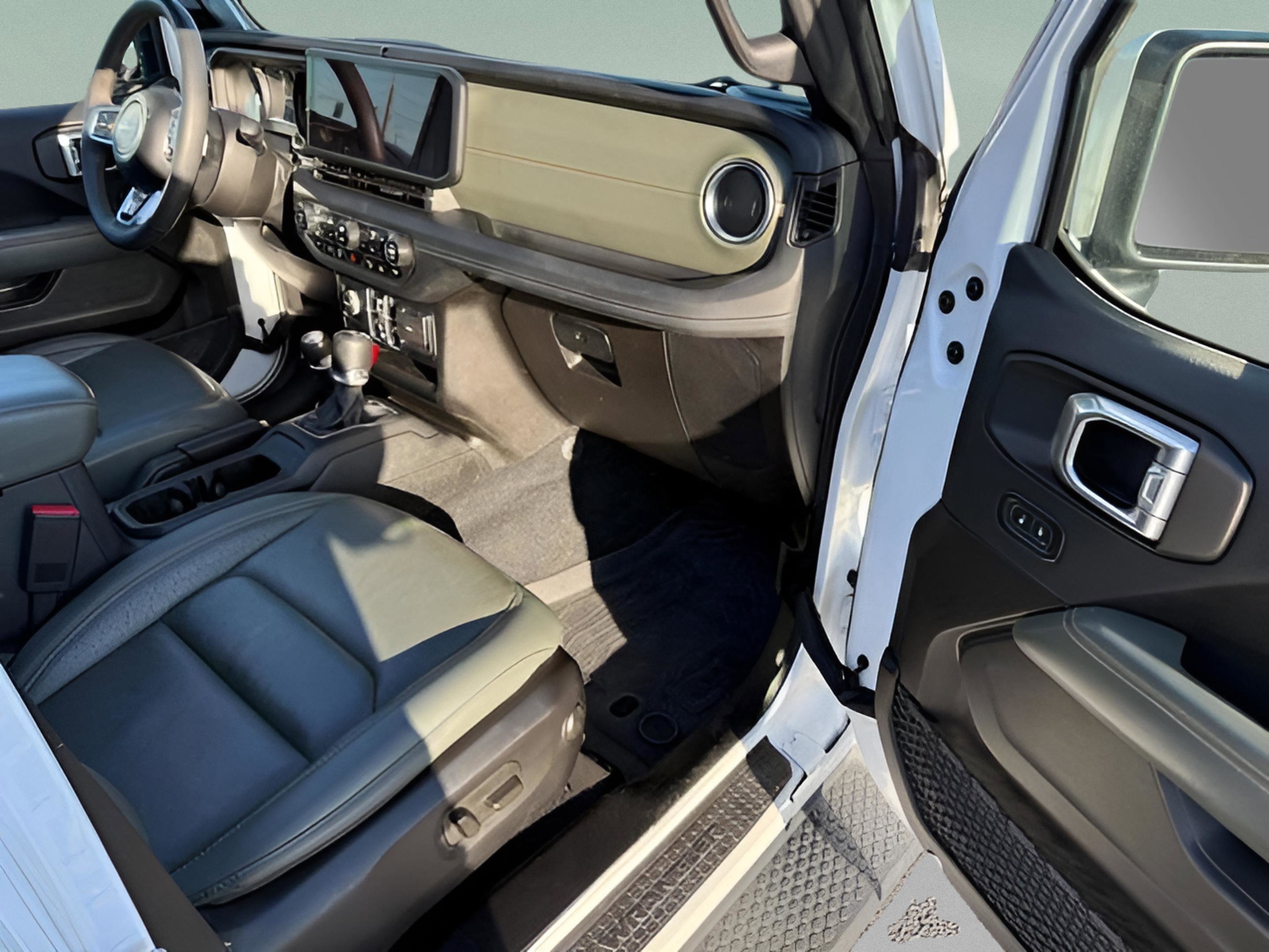 Used 2024 Jeep Wrangler High Altitude image 15