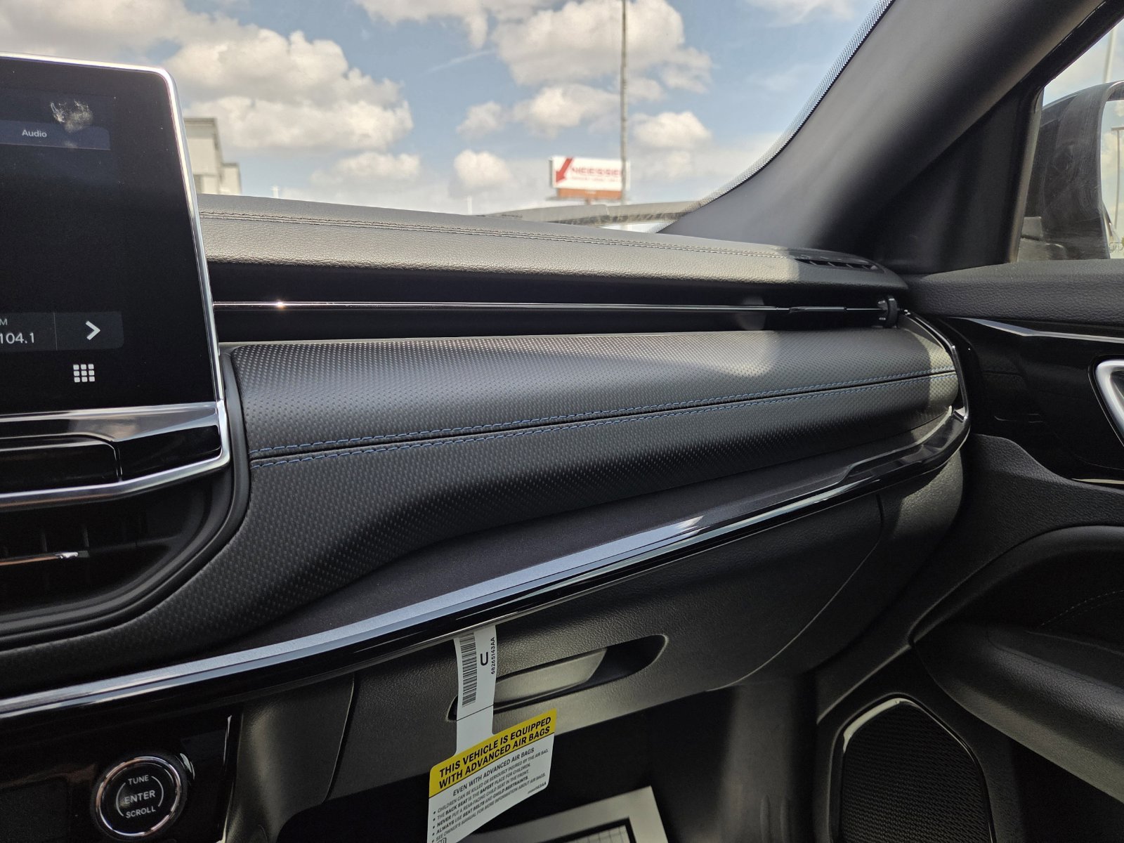 New 2026 Jeep Compass Latitude AWD/4WD image 32