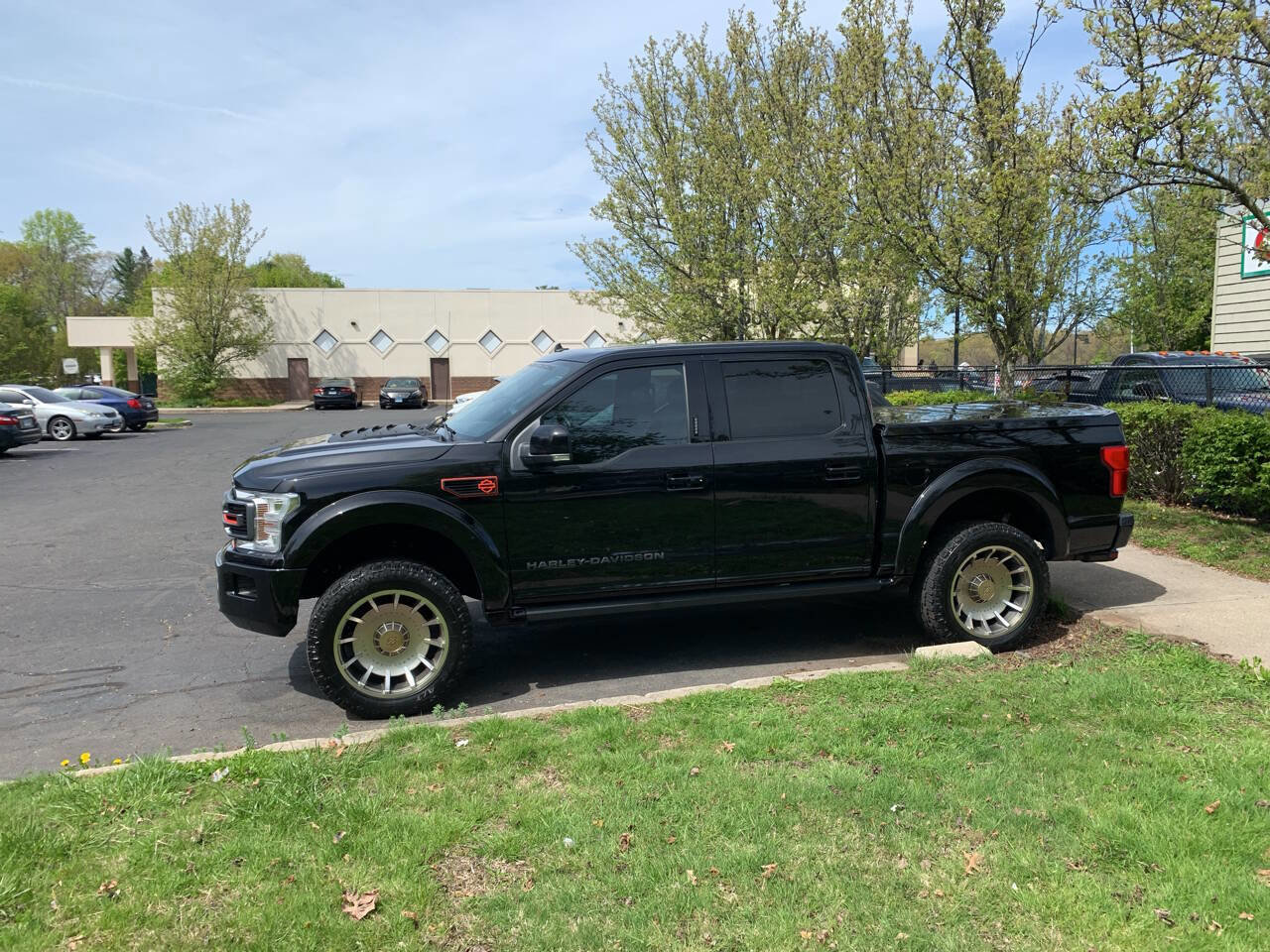 Used 2019 Ford F150 Lariat w/ Equipment Group 502A Luxury AWD/4WD image 32