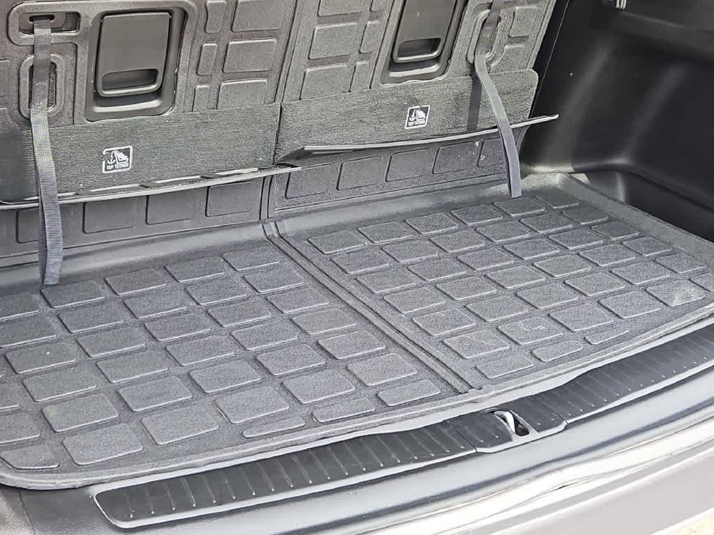 Used 2025 Jeep Grand Cherokee L Laredo RWD image 23