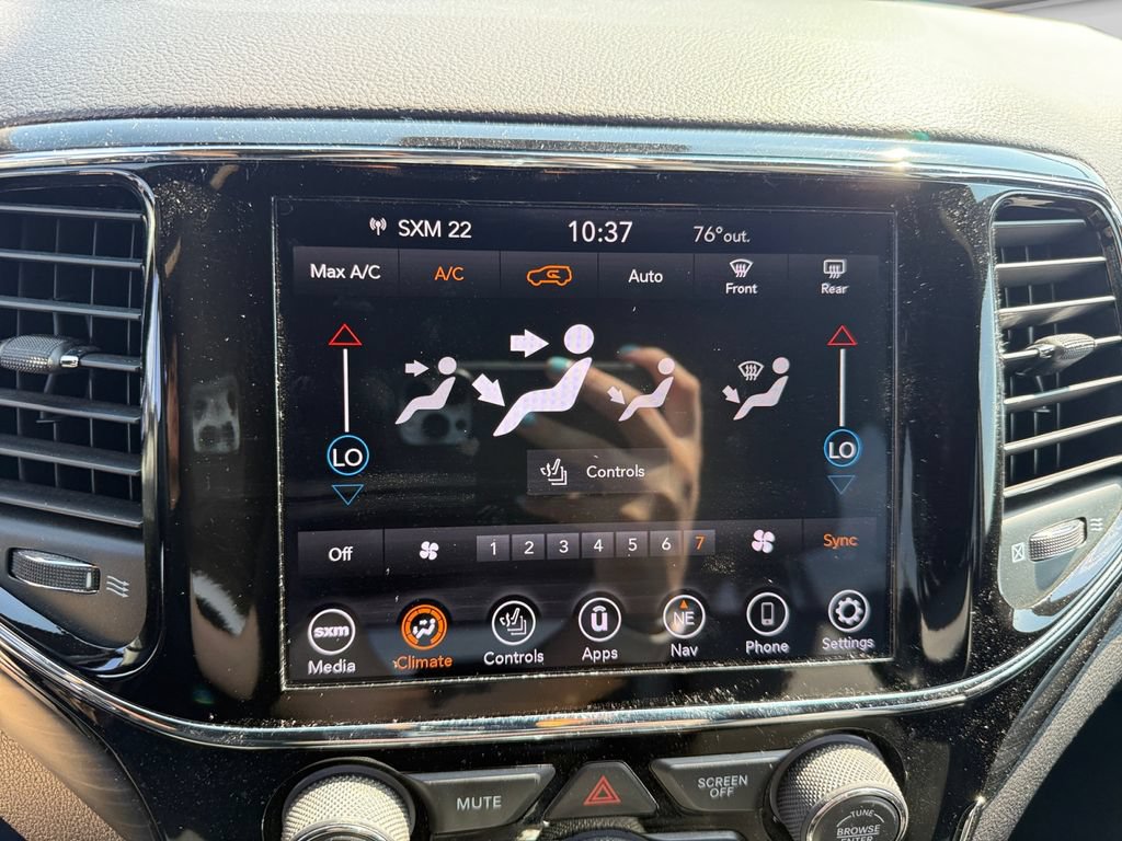 Used 2020 Jeep Grand Cherokee Altitude AWD/4WD image 27