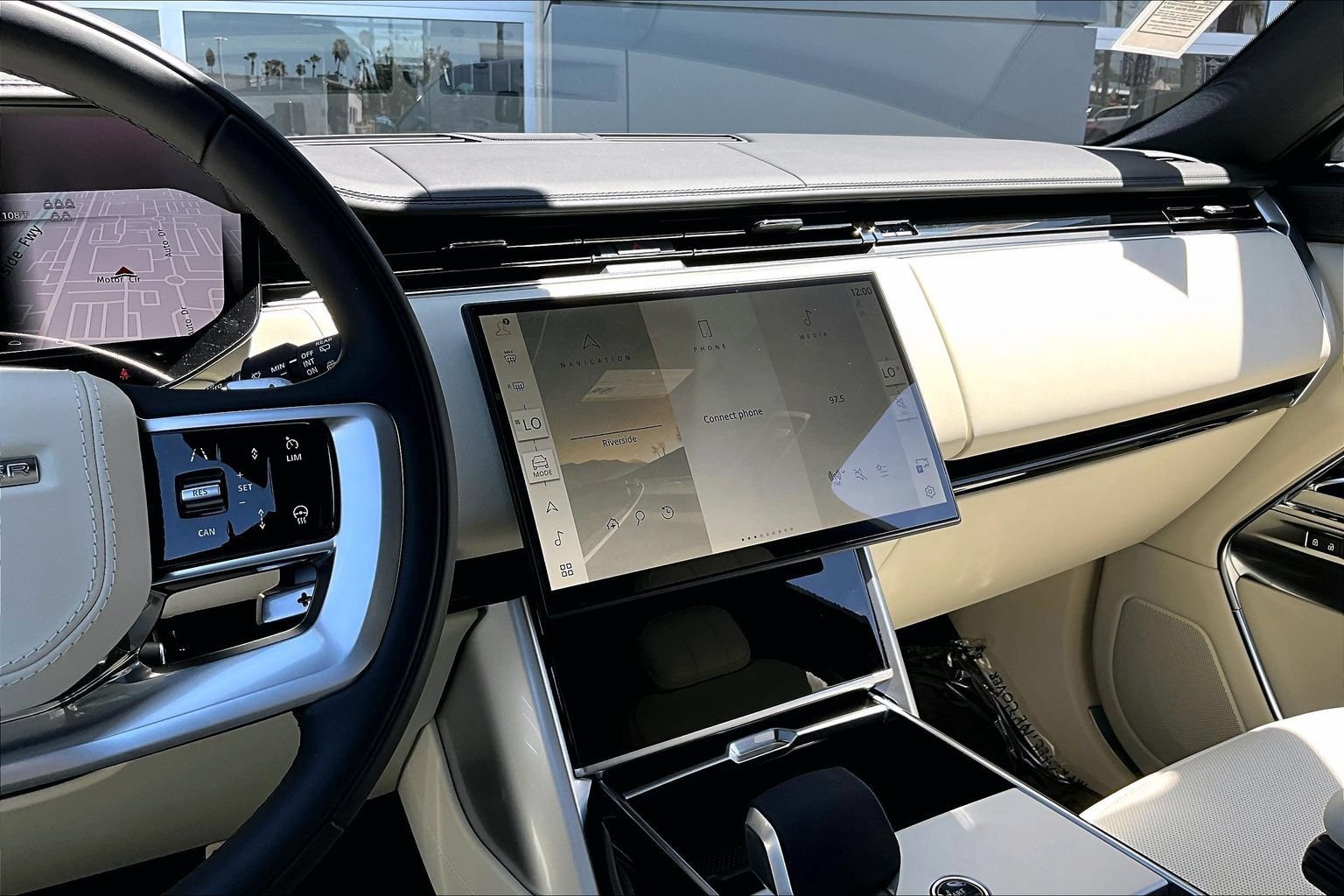 New 2026 Land Rover Range Rover Long Wheelbase SE AWD/4WD image 7