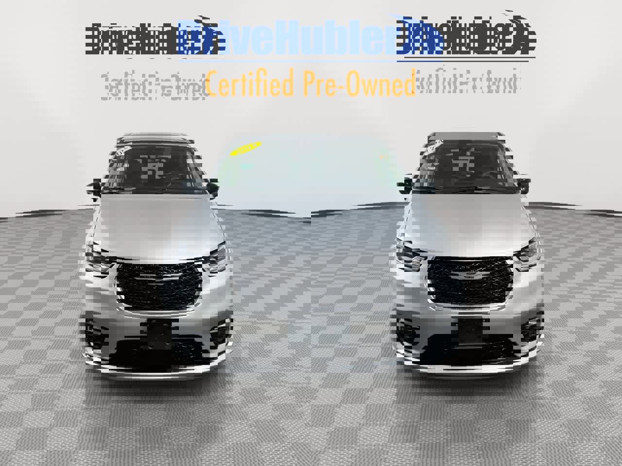 Used 2024 Chrysler Pacifica Touring-L image 3