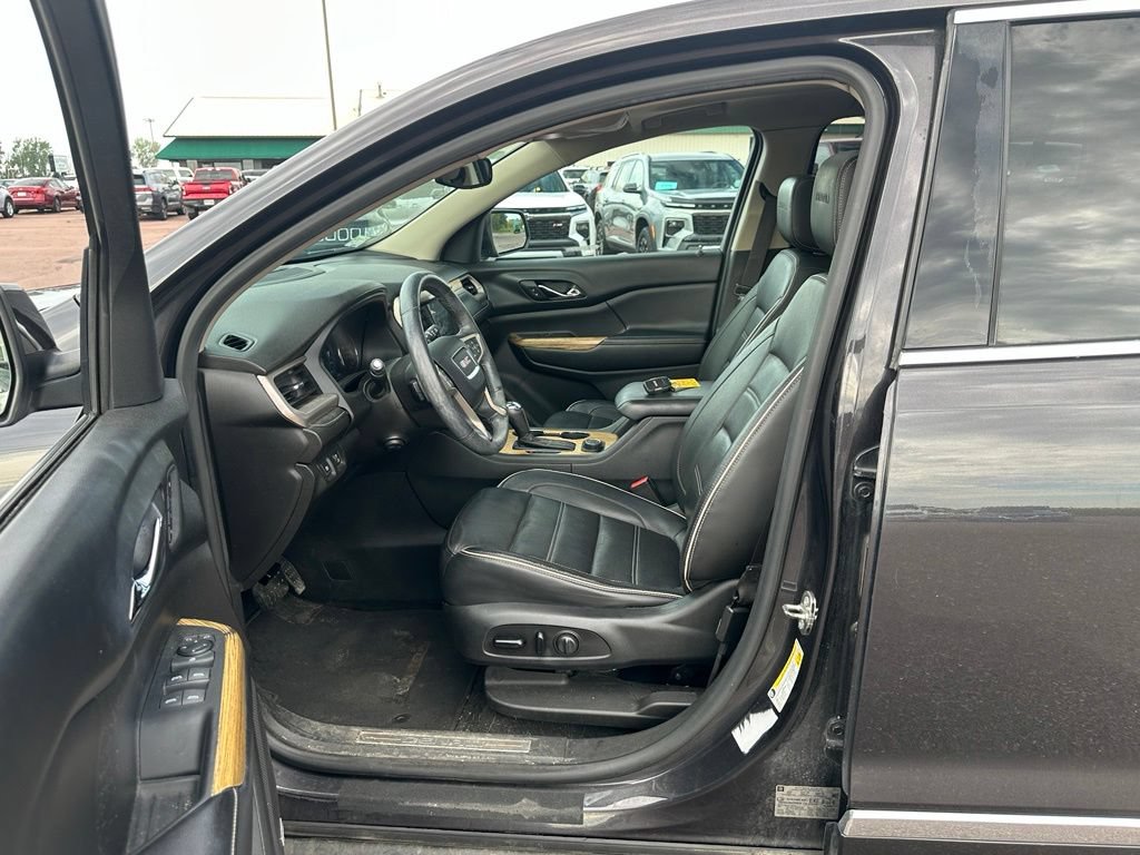 Used 2017 GMC Acadia Denali w/ Technology Package AWD/4WD image 10