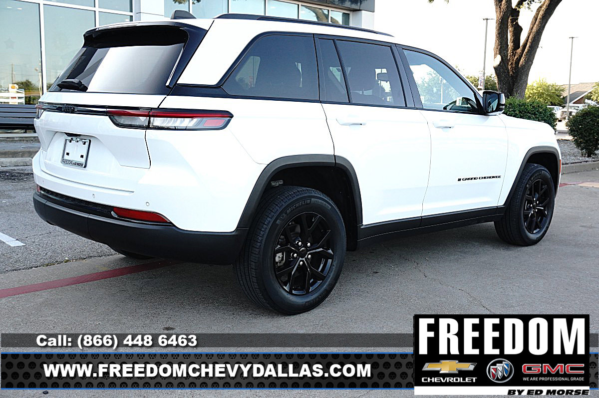 Used 2024 Jeep Grand Cherokee Altitude RWD image 37