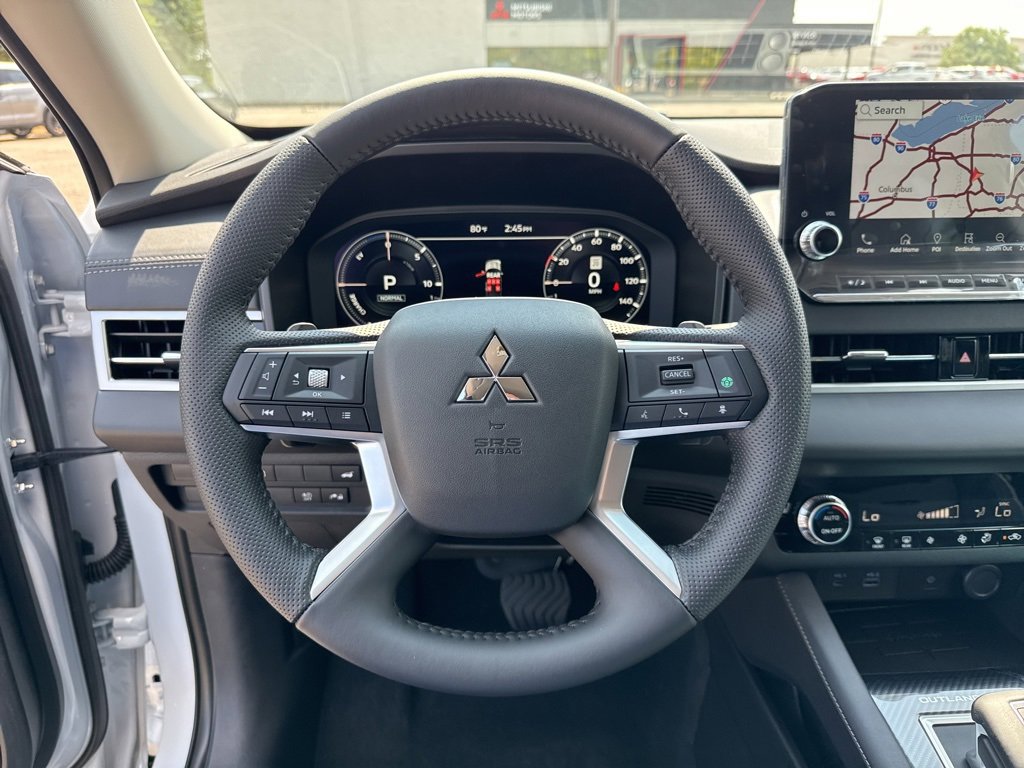 New 2025 Mitsubishi Outlander SE image 32