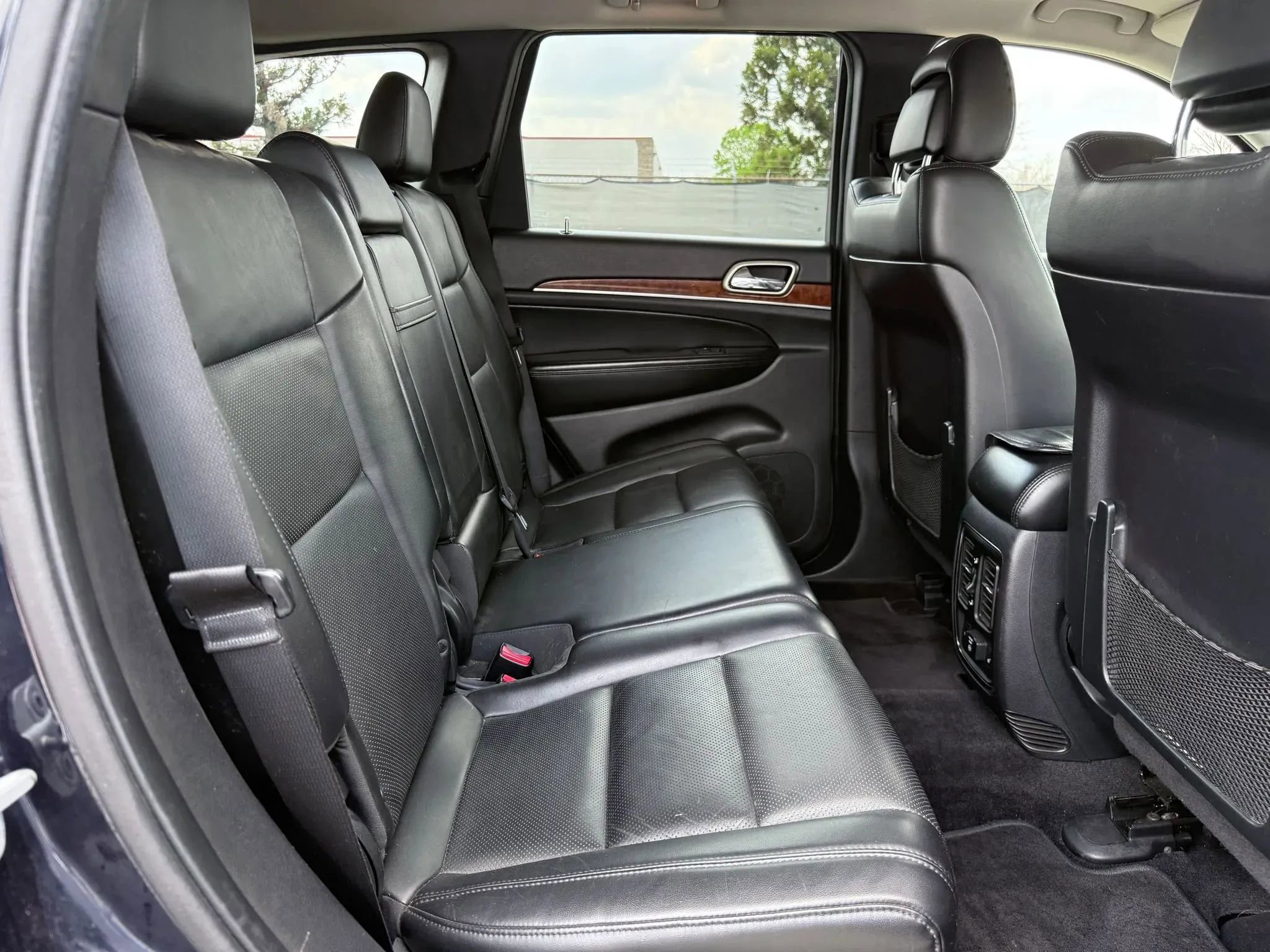 Used 2011 Jeep Grand Cherokee Limited w/ Luxury Group II image 20