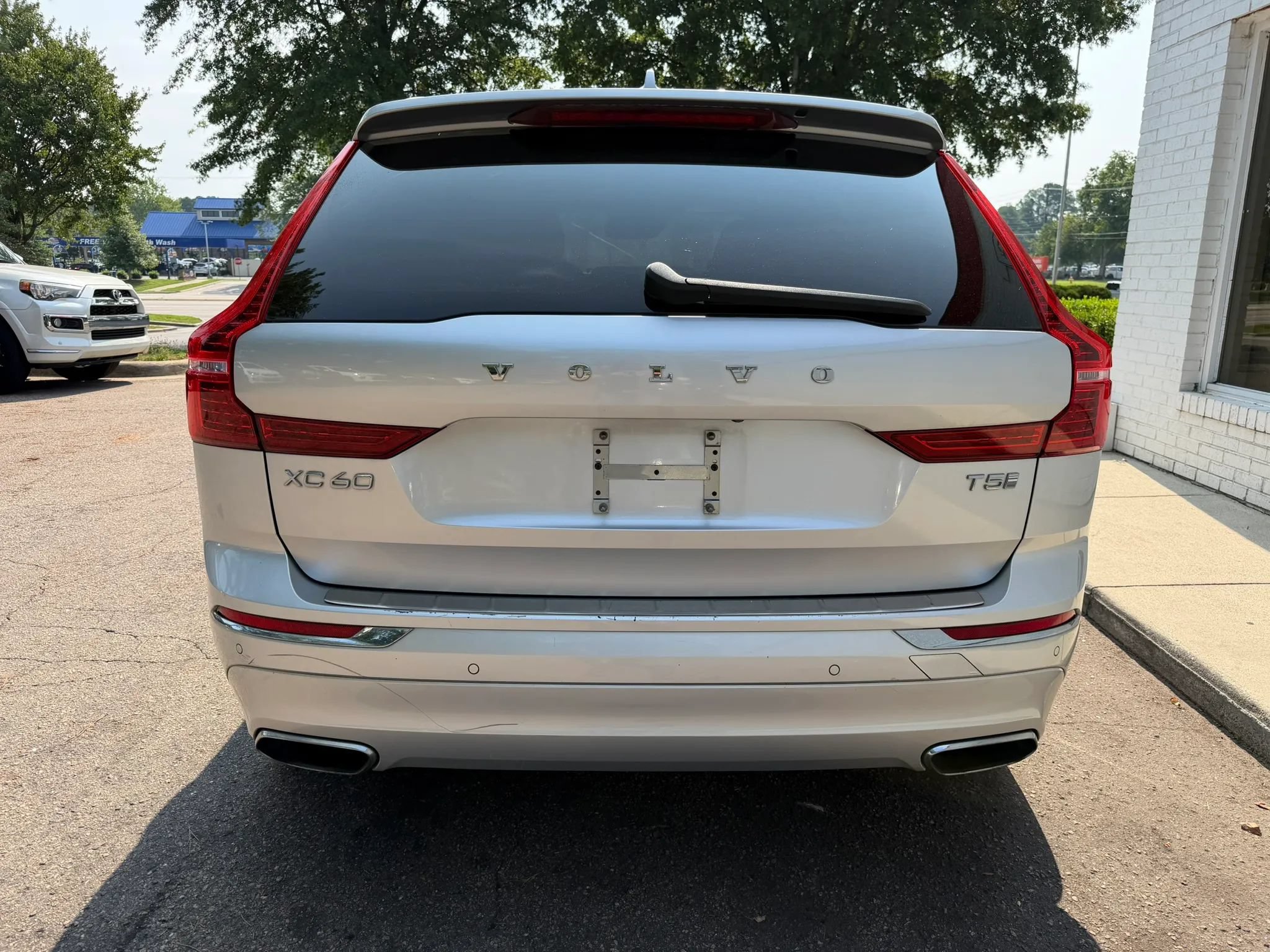 Used 2019 Volvo XC60 T5 Inscription w/ Protection Package Premier FWD image 4