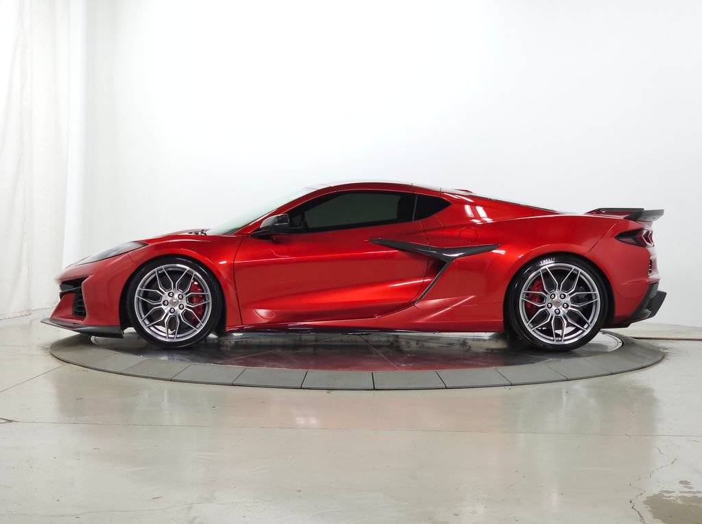 Used 2025 Chevrolet Corvette E-Ray w/ Stealth Interior Trim Package AWD/4WD image 2