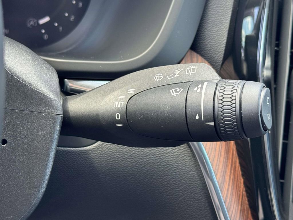 Certified 2023 Volvo XC60 B5 Plus w/ Climate Package image 21