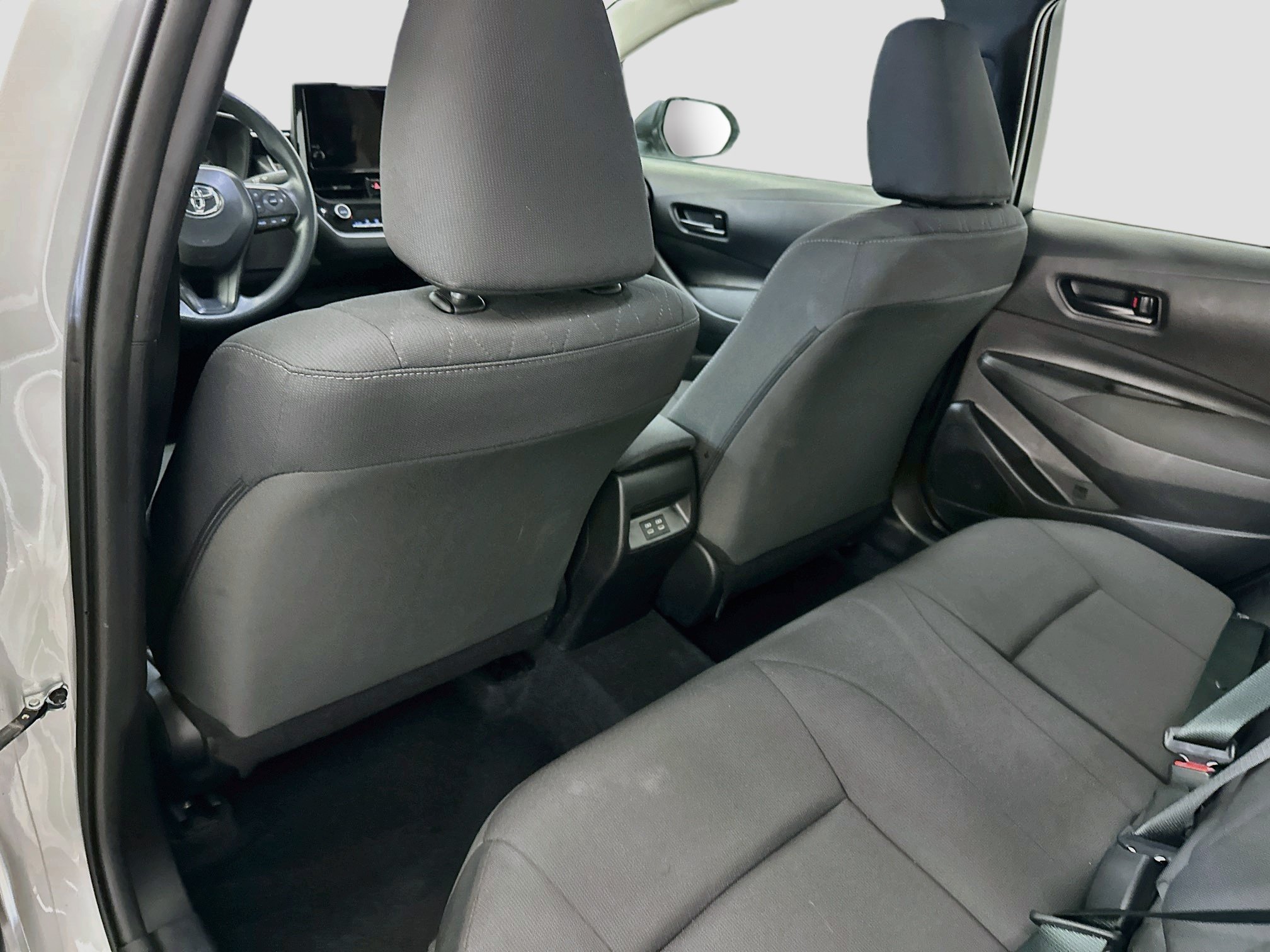 Used 2025 Toyota Corolla LE FWD image 28