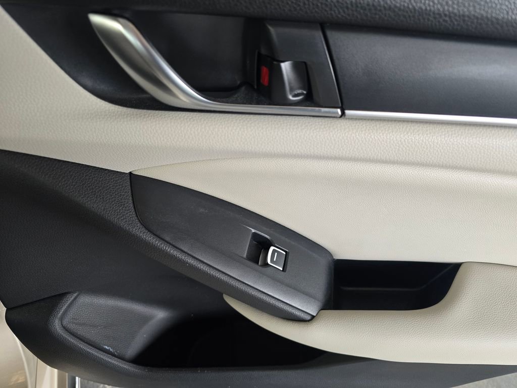 Used 2020 Honda Accord EX image 24