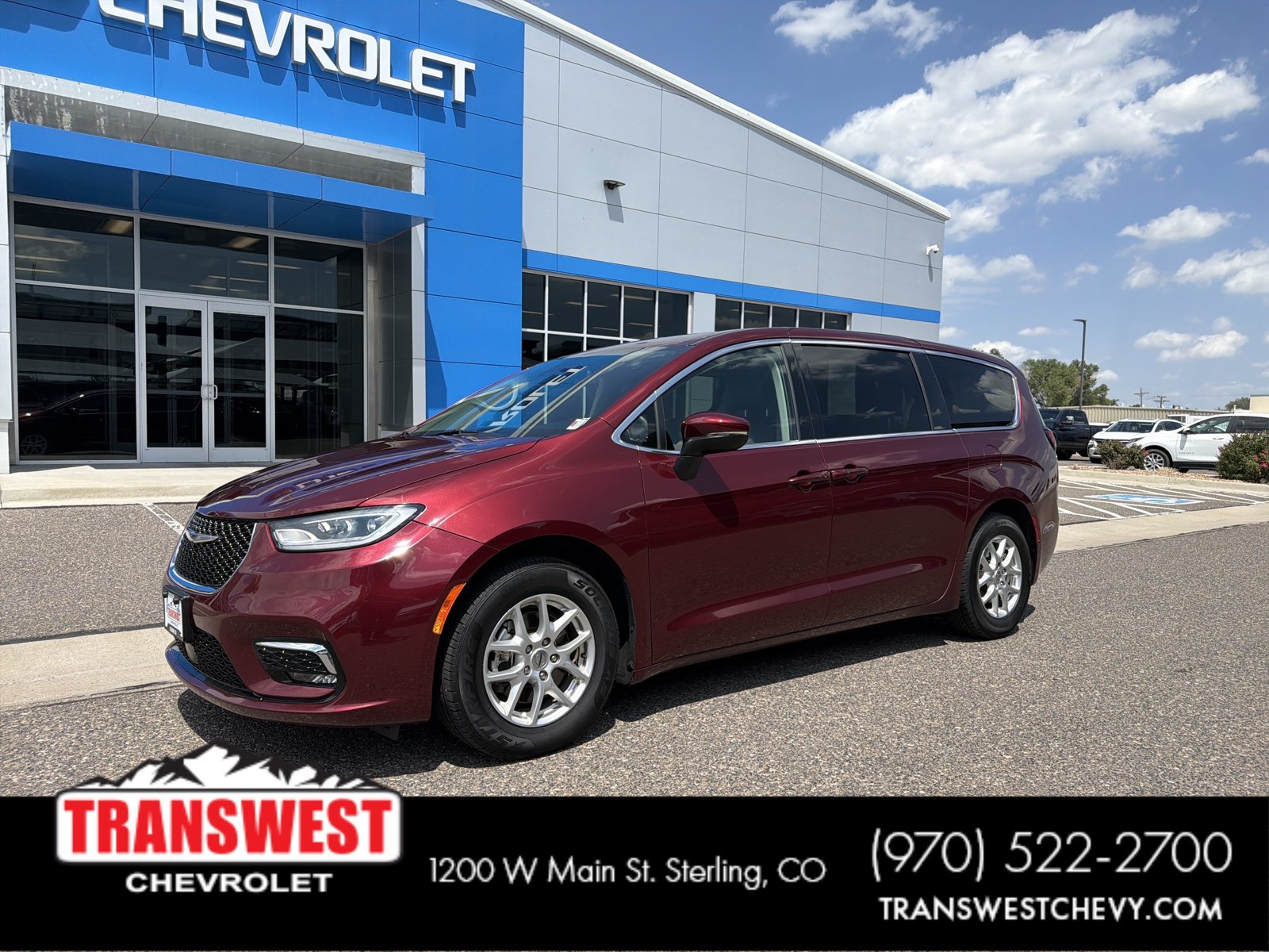 Used 2023 Chrysler Pacifica Touring-L FWD image 1
