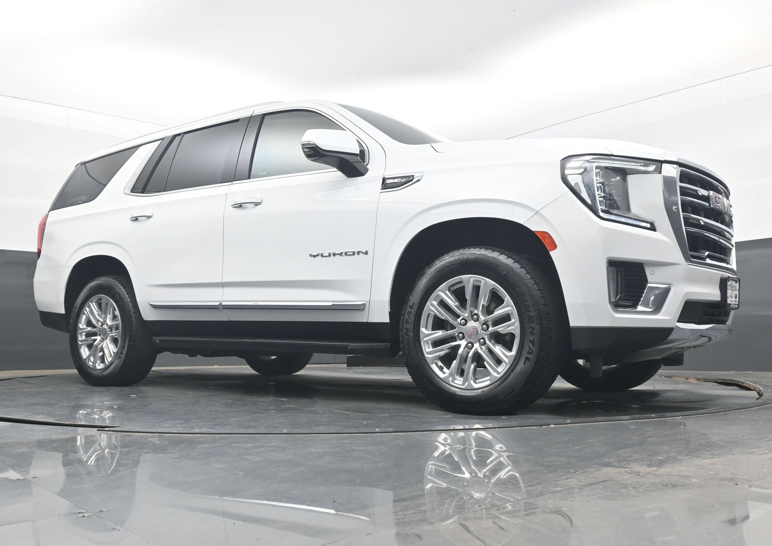 Used 2024 GMC Yukon SLT w/ SLT Luxury Package AWD/4WD image 23