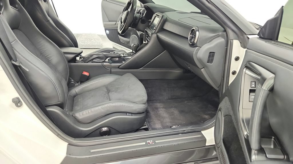 Used 2019 Nissan GT-R AWD/4WD image 46