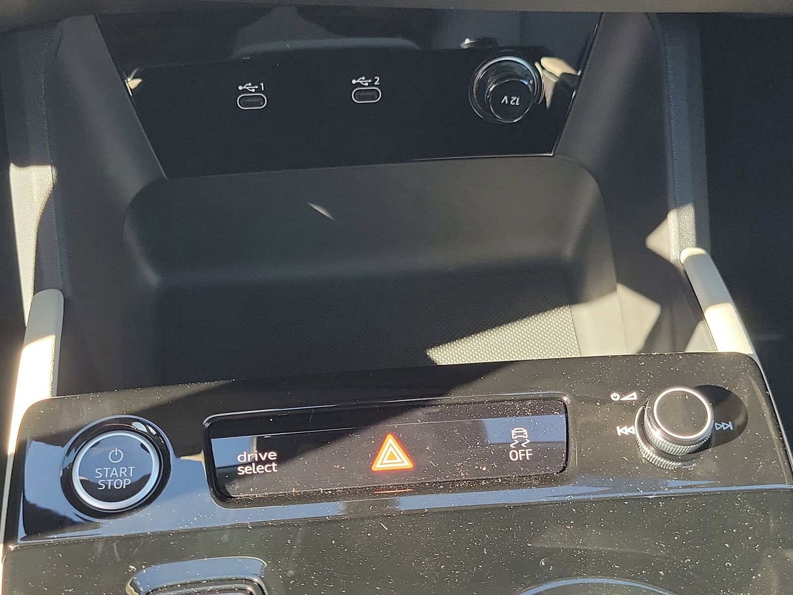 New 2025 Audi Q6 e-tron Premium image 27