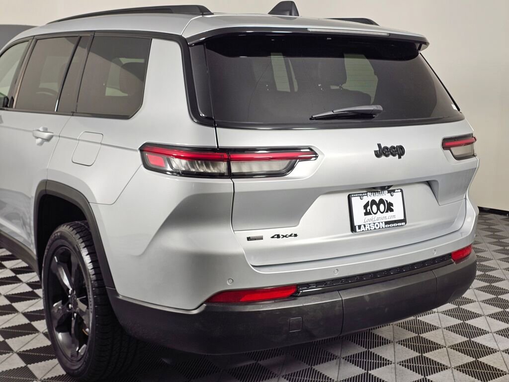 Used 2023 Jeep Grand Cherokee L Laredo AWD/4WD image 13
