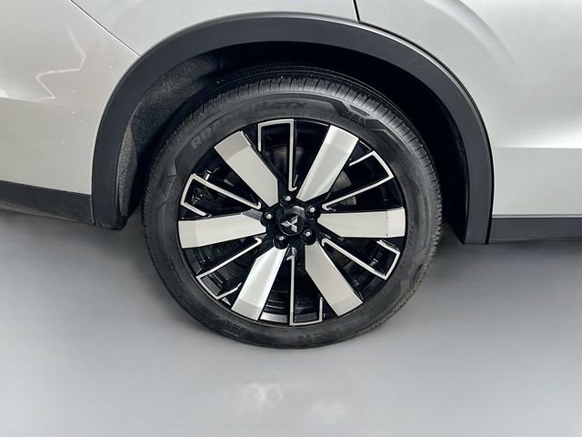 Used 2025 Mitsubishi Outlander SE image 39