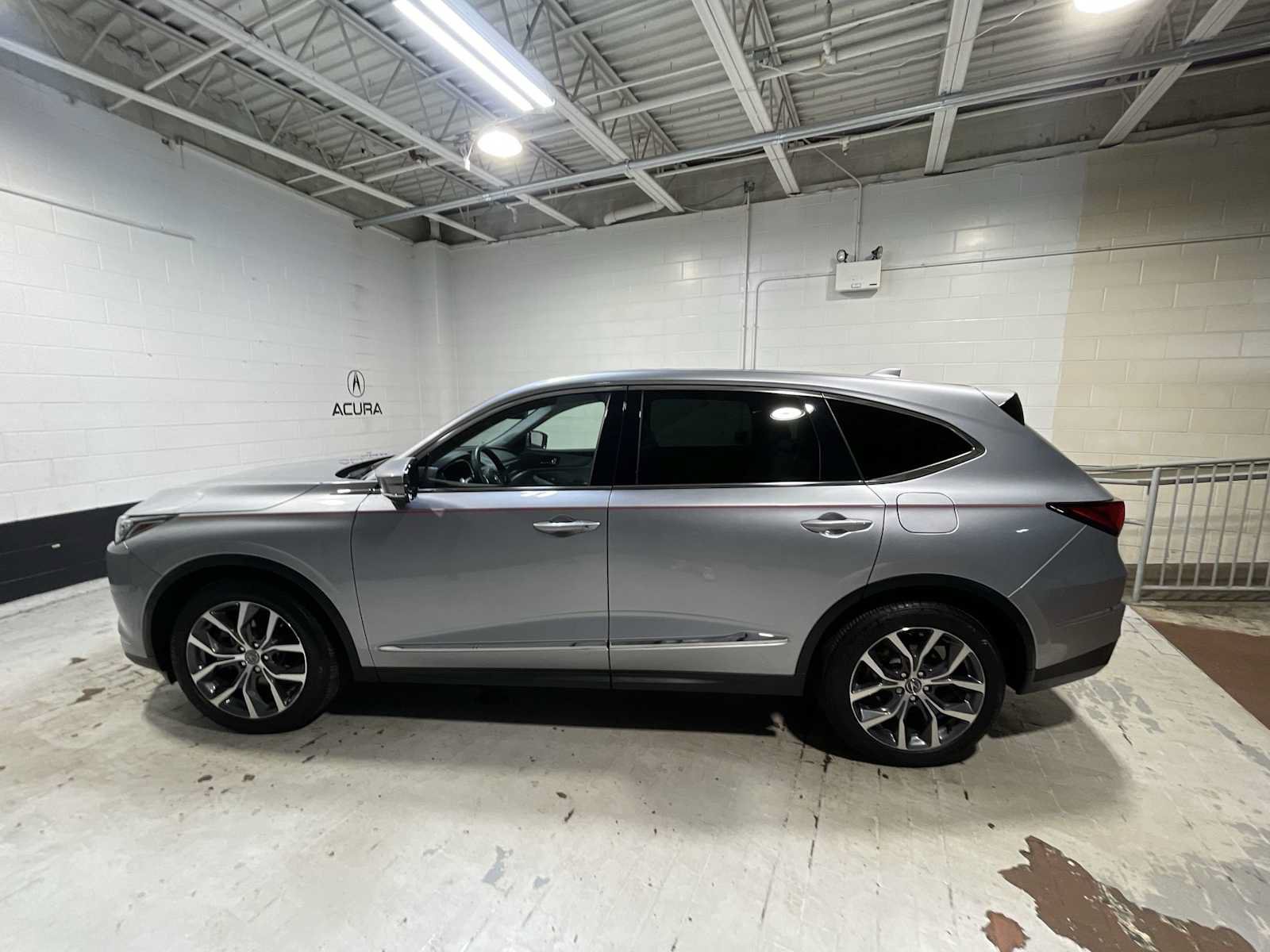 Certified 2024 Acura MDX w/ Technology Package AWD/4WD image 3