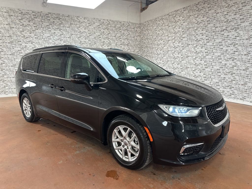 Used 2022 Chrysler Pacifica Touring-L