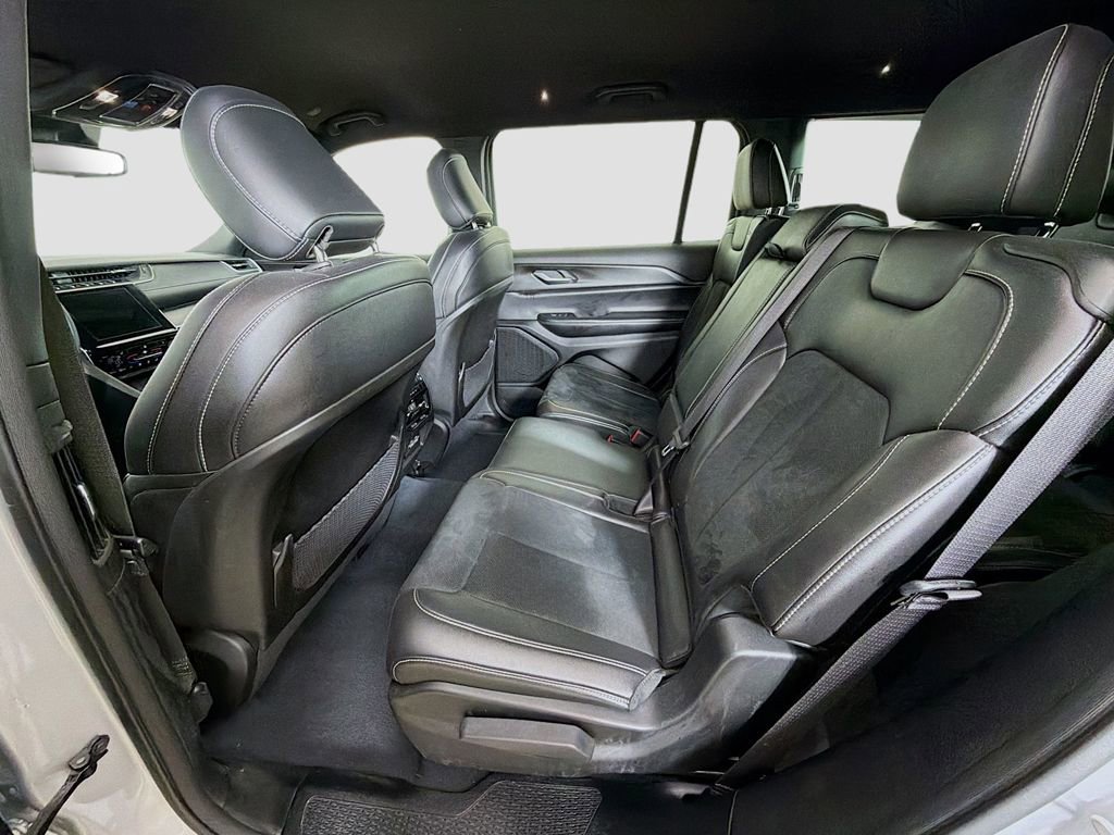Used 2023 Jeep Grand Cherokee L Laredo image 23