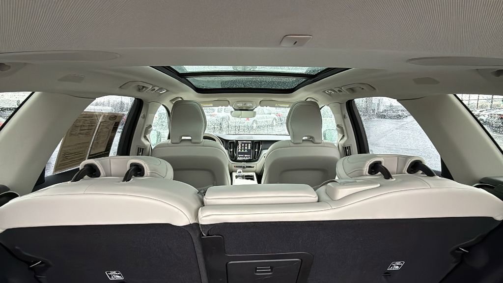 Certified 2024 Volvo XC60 T8 Ultimate w/ Climate Package image 30
