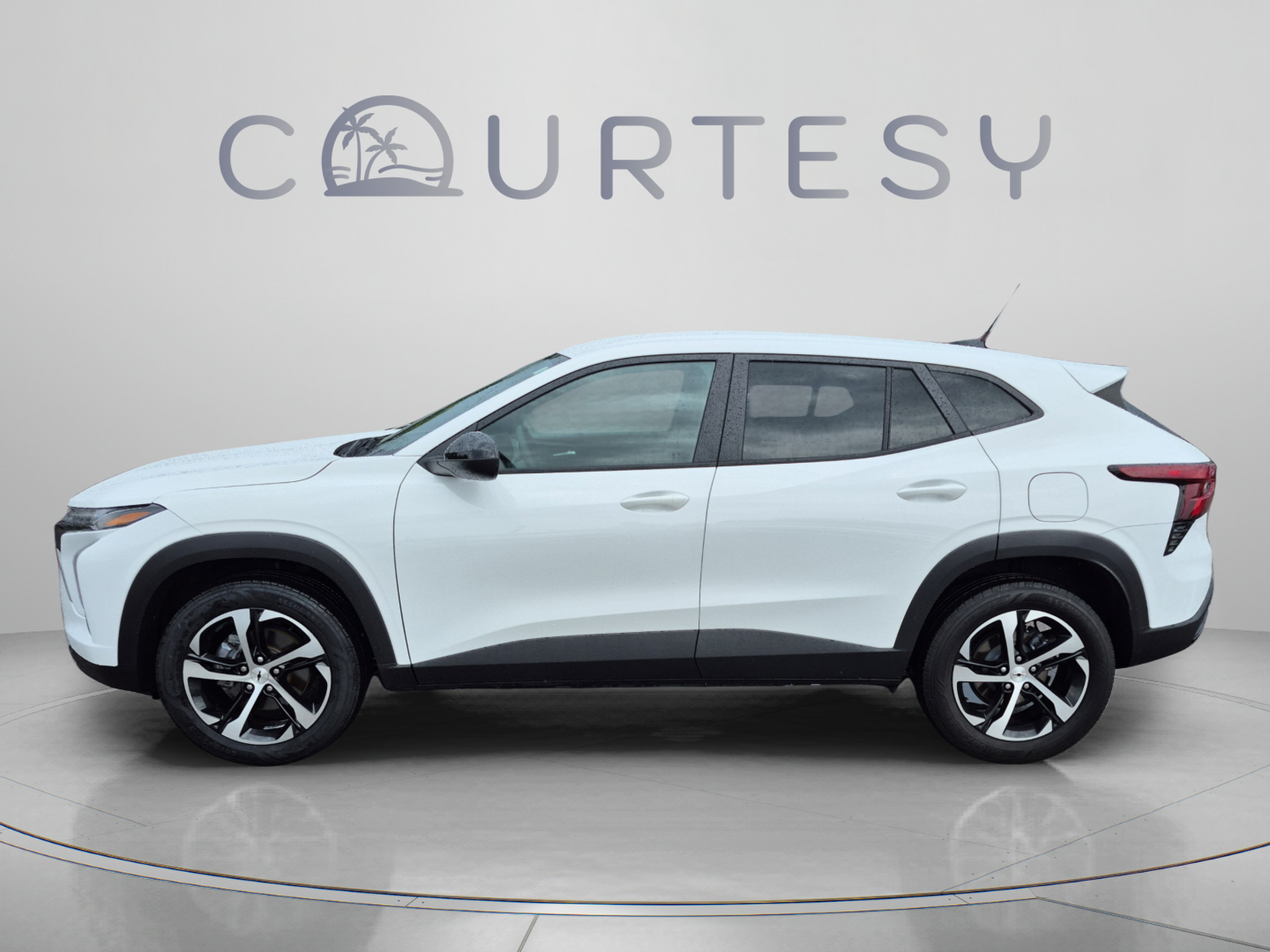 Used 2025 Chevrolet Trax RS w/ Driver Confidence Package FWD image 2