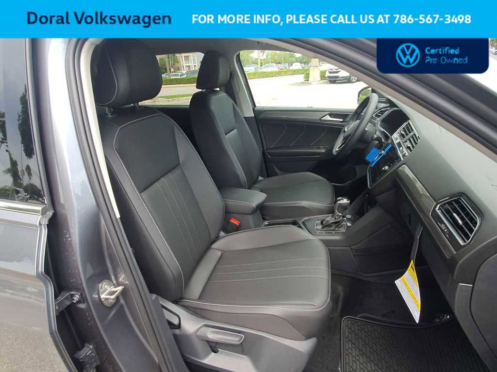 Certified 2023 Volkswagen Tiguan SE FWD image 31