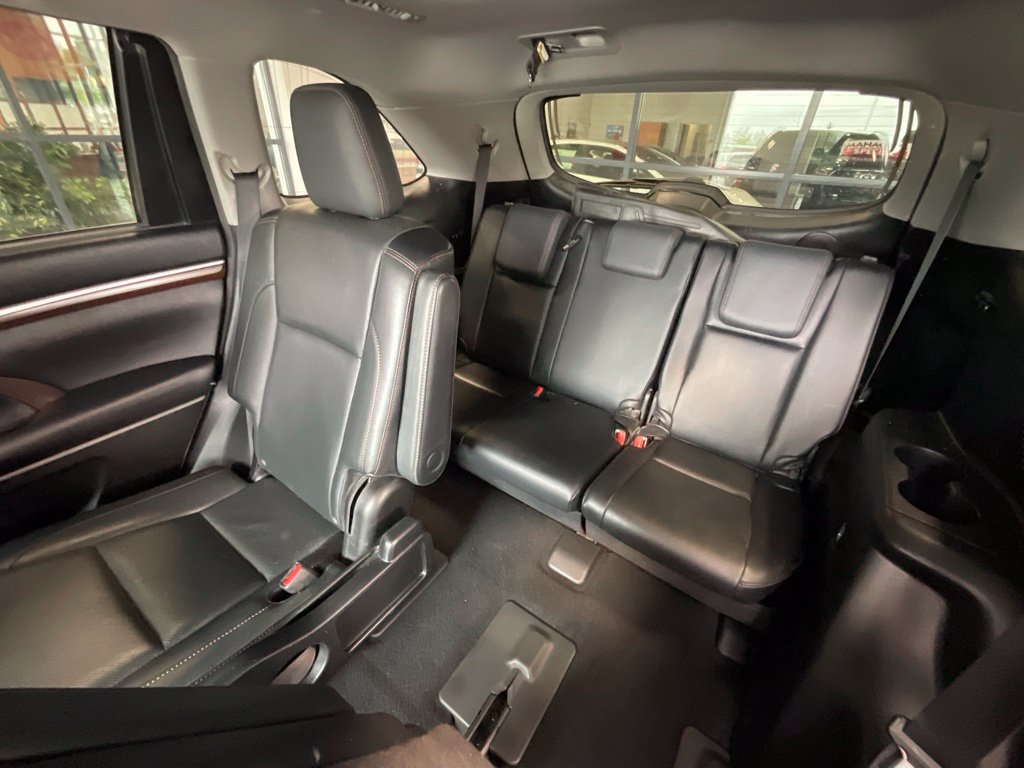 Used 2016 Toyota Highlander Limited w/ Driver Technology Package AWD/4WD image 24