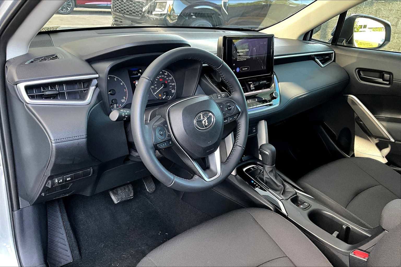 Used 2024 Toyota Corolla Cross LE image 16