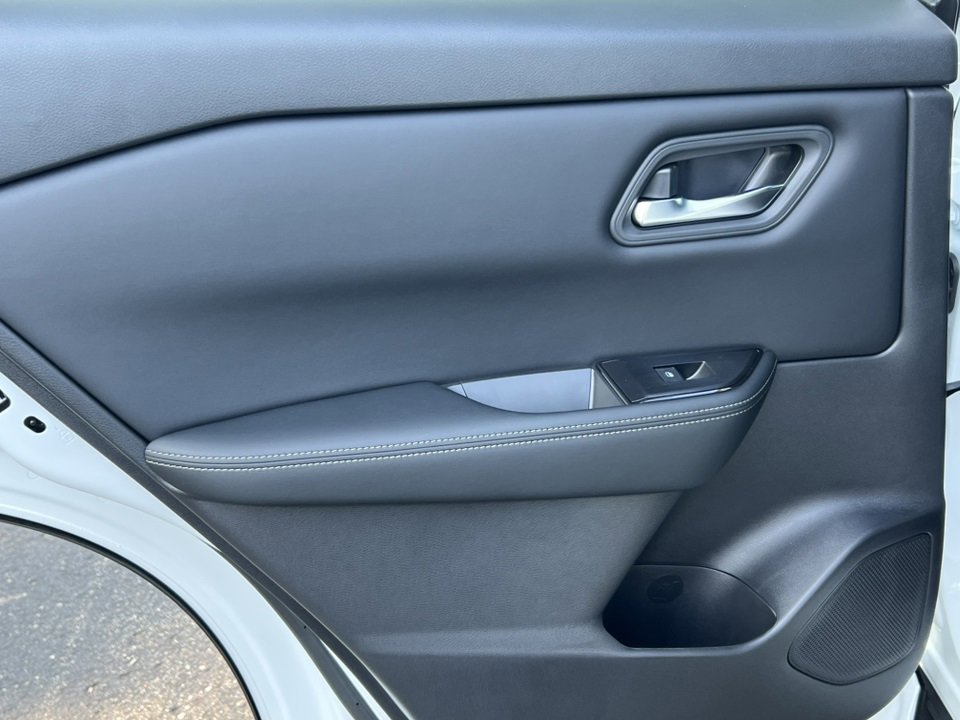 Used 2026 Nissan Rogue SV image 30